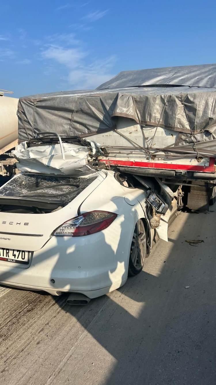 <p>Kullanılamaz hale gelen otomobil ise çekici yardımıyla bulunduğu yerden çıkarıldı.</p>
<p> </p>