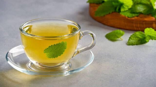 <p><span style="color:#FF0000"><strong>2- Melisa Çayı ile Cildinizi Parlatın</strong></span></p>
