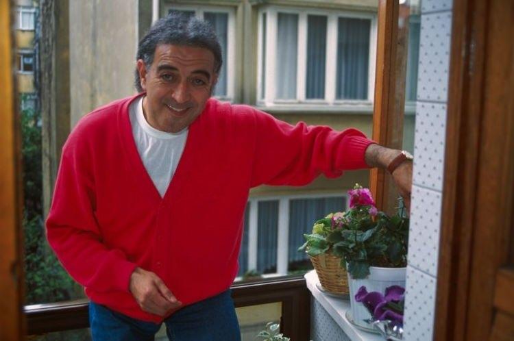 <p><strong><span style="color:rgb(178, 34, 34)">ALBÜMLERİ</span></strong></p>

<p>Mayıs (2012)</p>

<p>Söyleyemediklerim (2008)</p>

<p>Dün ve Bugün 3 (2005)</p>

<p>Dün ve Bugün 2 (2004)</p>

<p>33'üncü (2002)</p>

<p>Selam Olsun (2001)</p>

<p>İlk Günkü Gibi (1999)</p>

<p>Dün ve Bugün (1998)</p>

<p>Yıllar (1997)</p>

<p>Güzel Günler Göreceğiz (1996)</p>

<p>Türküler Yanmaz (1994)</p>

<p>Bir Şarkın Olsun Dudaklarında (1993)</p>

<p>Unutamadıklarım (1992)</p>

<p>Hava Nasıl Oralarda? (1991)</p>

<p>Senden Haber Yok (1991)</p>

<p>Şahdamar (1990)</p>

<p>Özgürlük (1988)</p>

<p>Yeni Gelen Güne Türkü (1986)</p>

<p>Dostlar 1985 (1985)</p>

<p>Dostlar 1984 (1984)</p>

<p>Nice Yıllara Gülüm (1982)</p>

<p>Nedir Ne Değildir? (1977)</p>

<p>Edip Akbayram (1974)</p>

<p> </p>
