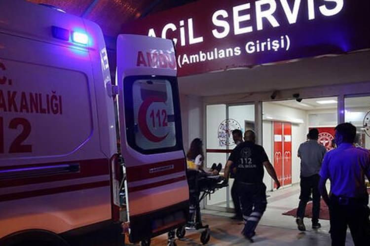 <p>Görüntülerde, sokağa giren Samet Aydın'ın aracının dörtlülerini yakarak park ettiği sırada arkadan gelen başka bir otomobil içerisinden ateş açılması ve şüphelilerin kaçması yer aldı.</p>
<p> </p>