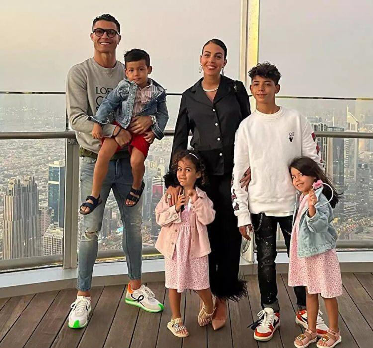 <p>Sosyal medya ve yapay zekadan kaynaklanan tehlikelerin Cristiano Ronaldo ve Georgina Rodriguez çiftini oldukça endişelendirdiği belirtildi.</p>