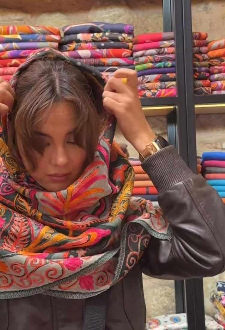 <p><span style="color:#000000"><strong>Ardından Kapalıçarşı'da yöresel lezzetlerin tadına bakarak alışveriş yapan Gray, İstanbul'da çekildiği kareleri art arda sosyal medya hesabından paylaşmayı ihmal etmedi.</strong></span></p>