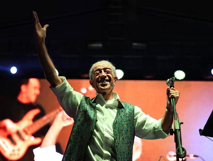 <p>Edip Akbayram'ın cenazesi, Üsküdar'daki Karacaahmet Mezarlığı'nda defnedildi.</p>
