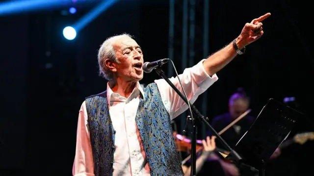 <p>Büyük sanatçı için 4 Mart Salı günü saat 11.00'de Cemal Reşit Rey Konser Salonu'nda bir anma töreni düzenlenecek.</p>

<p>Törenin ardından Teşvikiye Camii'nde kılınacak öğle namazını müteakip, sanatçının cenazesi Üküdar'daki Karacaahmet Mezarlığı'nda defnedilecek.</p>

<p> </p>
