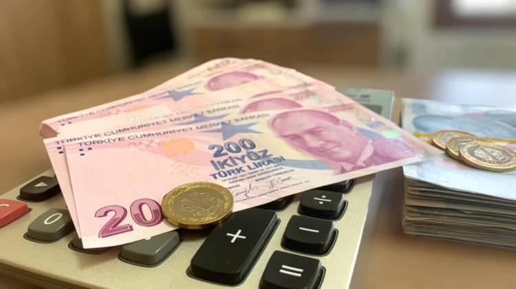 <p><strong>YENİLER DE ALACAK</strong></p>

<p>Bu yıl ödenecek ikramiyeleri yeni emekli olanlar da alacak. Ramazan bayramı ve Kurban bayramı ikramiyelerinden Şubat ayı sonuna kadar başvuranlar faydalanacaklar.</p>

