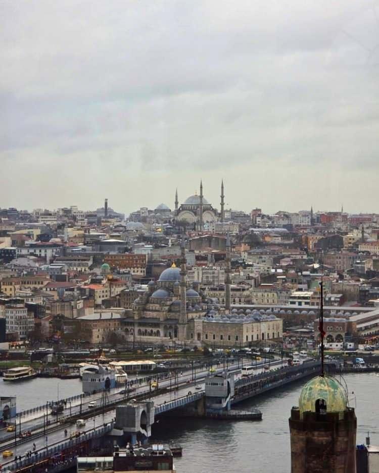 <p><span style="color:#000000"><strong>Türkiye'ye hayran kaldığını dile getiren Gray, takipçilerine İstanbul'u ziyaret etmelerini tavsiye etti.</strong></span></p>