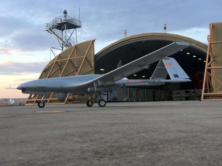 <p>Turbo motora sahip Bayraktar TB2T-AI, 30.000 feet irtifaya 30 dakikadan kısa bir sürede çıkabiliyor. SİHA, devam eden uçuş testleri sırasında 30.318 feet irtifaya çıkarak kendi irtifa rekorunu da kırdı.</p>

<p> </p>
