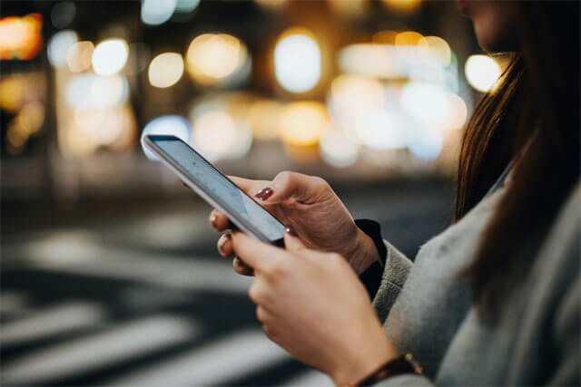 <p>Küçük bir alışkanlık gibi görünen telefon tutuşu, aslında kişiliğinize dair eğlenceli ve anlamlı <strong>ipuçları</strong> sunabilir. Bir dahaki sefere telefonunuzu elinize aldığınızda, tutuş şeklinizin sizin hakkınızda neler söylediğini düşünün. Belki de telefonunuzu tutma şekli, kişiliğinizin en derin yönlerini keşfetmenize yardımcı olacak!</p>