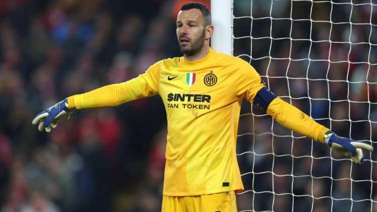 <p><span style="color:#B22222"><strong>SAMIR HANDANOVIC</strong></span></p>