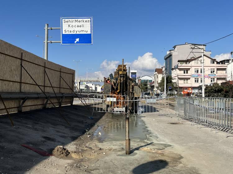 <p>Yaklaşık 3 gündür devam eden ve metan gazı olduğu değerlendirilen gazın türünün belirlenmesi için incelemenin sürdüğü belirtildi.</p>
