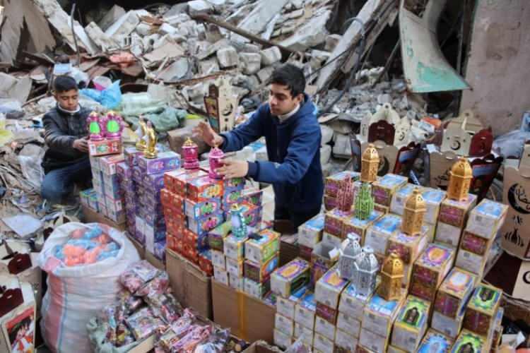 <p><span style="color:#B22222"><strong>ABD BASININDAN GAZZE'DEKİ RAMAZAN</strong></span></p>
<p> </p>
<p>ABD’nin New York Times gazetesi de, Ramazan’ın Gazze’de nasıl geçtiğine dair bir haber yayımladı. 29 yaşındaki Maysa Arafa, savaşta kardeşini kaybettiğini belirterek şöyle diyor:</p>
<p> </p>
