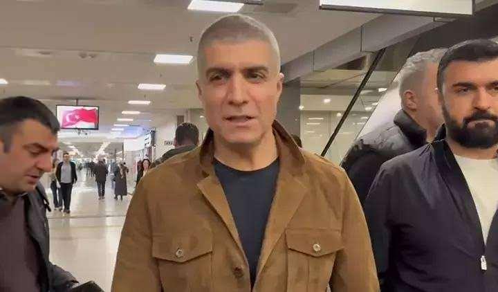 <p><strong>Dün Özcan Deniz, savcılığa ifade verirken, ağabeyi ve eski menajeri Ercan Deniz, katıldığı bir programda canlı yayında herkesi şaşırtan bir açıklamaya imza attı. </strong></p>