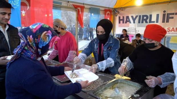 <p><strong>KADIKÖY İFTAR ÇADIRI</strong></p>
<p> </p>
<p><strong><a href="https://www.haber7.com/guncel/haber/3510101-kadikoy-iftar-cadiri-2025-kadikoyde-iftar-cadiri-nereye-kurulacak"><span style="color:#FF0000">Kadıköy</span></a></strong>’de Fikirtepe ve Eğitim Mahalleleri’nde kalıcı iftar çadırları hizmet verecek. Esenler’de ise Dörtyol Meydanı’nda Kadir Gecesi’nde gerçekleştirilece<strong>k “10 Bin Hatim 100 Bin Dua Buluşması”</strong> vatandaşlar arasında konuşuluyor.</p>
