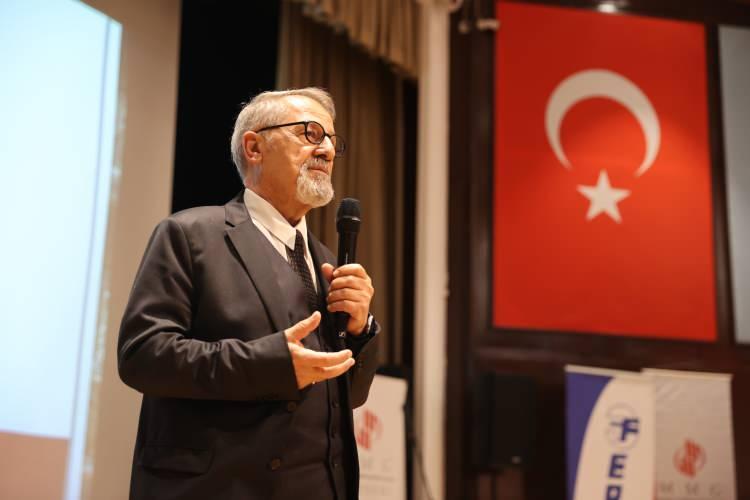 <p>Görür, katılımcılara kentin deprem geçmişinden bahsederek, deprem dirençli Kayseri'nin oluşturulması için yapılması gerekenleri anlattı.</p>
