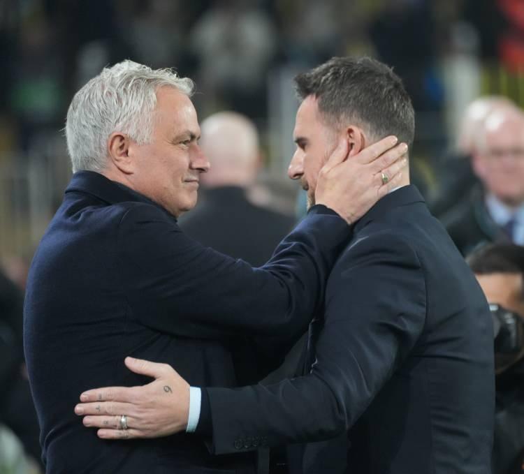 <p><strong>Koha: Portekizli Teknik Direktör Jose Mourinho'nun çalıştırdığı Fenerbahçe, Rangers maçıyla Avrupa Ligi'nden elenmenin eşiğine geldi.</strong></p>