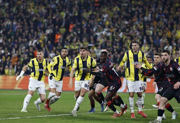 <p><strong>Thescottishsun: Rangers, Fenerbahçe'nin 18 maçlık yenilmezlik serisine, Şükrü Saracoğlu Stadyumu'nda oynanan maçta 3-1'lik galibiyetle son verdi.</strong></p>