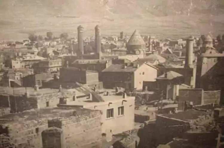<p>Erzurum - 386.428</p>

<p> </p>

<p>2023-2024 :Erzurum 749.993 745.005</p>
