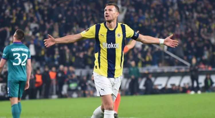 <p>6. Edin Dzeko | 12 gol<br />
<br />
* Fenerbahçe</p>
