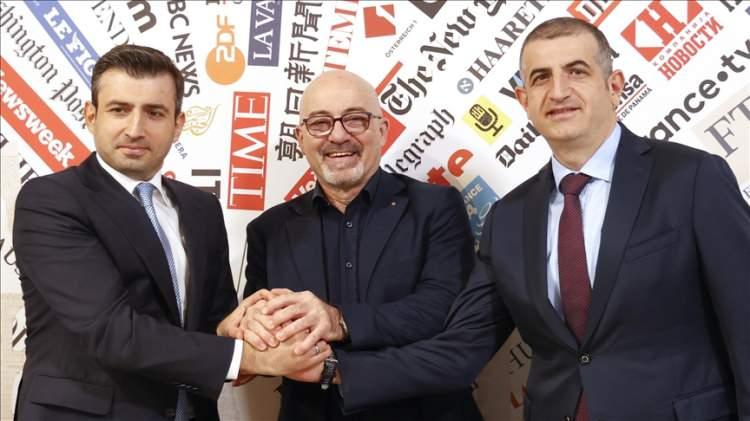 <p><strong><span style="color:rgb(178, 34, 34)">LEONARDO-BAYKAR ANLAŞMASI-</span></strong></p>

<p> </p>

<p>Haberde, Baykar ve Avrupa'nın en büyük savunma firmalarından İtalyan Leonardo'nun 6 Mart'ta anlaşma imzaladığı ve iki firmanın İtalya'da insansız hava aracı (İHA) üreteceği kaydedildi.</p>
