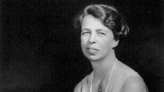 <p><span style="color:#B22222"><strong>Eleanor Roosevelt</strong></span></p>

<p> </p>

<p>‘Uluslarası İnsan Hakları Bildirgesi’ni Birleşmiş Milletler Genel Kuruluna sunan ve kabul edilmesini sağlayan dünyanın ilk First Lady’si.</p>

<p> </p>

