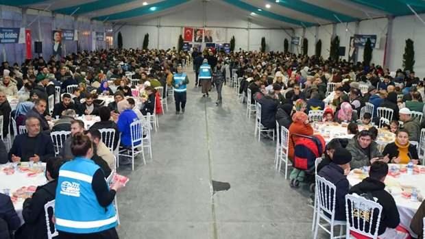 <p><strong>ÜSKÜDAR İFTAR ÇADIRI</strong></p>
<p> </p>
<p><strong><a href="https://www.haber7.com/guncel/haber/3510082-uskudar-iftar-cadiri-nerede-2025-uskudar-ramazan-cadiri-nereye-kurulacak"><span style="color:#FF0000">Üsküdar</span></a></strong><span style="color:#FF0000"> </span>Belediyesi’nin açıklamasına göre, Mimar Sinan Meydanı’nda iftar çadırı yer alacak. </p>