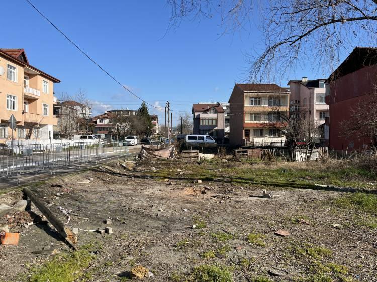 <p>Kartepe ilçesi Dumlupınar Mahallesi Bedir Sokak ile Ulus Caddesi kesişimindeki arazide, 17 Şubat'ta metro projesi kapsamında yapılan sondaj çalışması sırasında 47 metre derinliğe inildiğinde çıkan yangın 15'inci günde söndü. </p>

