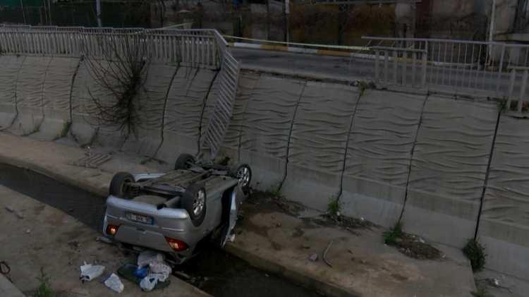 <p>Olayı gören Nurettin Delibalta, "Üç ambulans sesi duydum. İki kişinin çıktığını gördüm. İtfaiye ve polisler geldi ambulansa binip gittiler dedi. Kazayı gören Burhan Güveç ise, Saat yedi gibiydi bir ses duydum, hızlı geldi araç. Yol orada daralıyor o bölgede. Genç çocuklardı. Yaralı olduklarını bilmiyorum. Sadece bağırıyorlardı 'göğüslerimiz ağrıyor' diye. Sonra aileleri geldi, çok şükür önemli bir şeyleri yok." ifadelerini kullandı. </p>