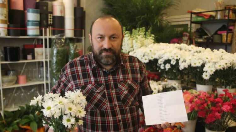 <p><span style="color:#000000"><strong>Yapılan test sonrası yeşil yapraklı bitkilere alerjisi olduğu belirlenen Kuvan, sonucu görünce gözlerine inanamadı. Bir kez daha test yaptırarak emin olmak isteyen Kuvan, sonucun değişmediğini gördü.</strong></span></p>