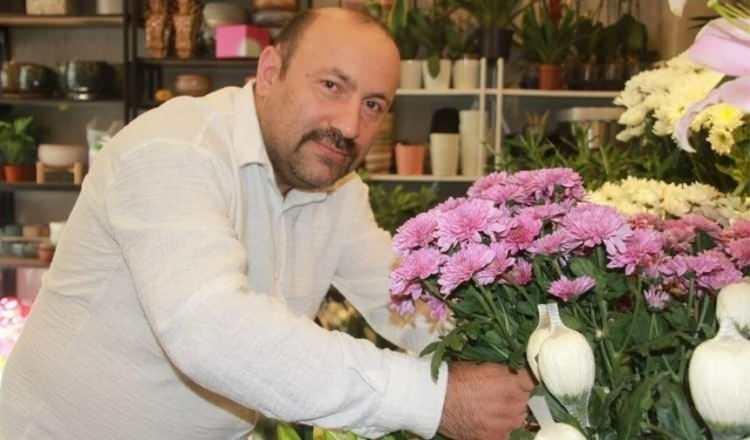 <p><span style="color:#000000"><strong>Bu hayatımdaki en ilginç olaylardan bir tanesiydi. 25 yılımı vermiş olduğum mesleğin ciğerlerime ve bana zarar verdiğini öğrendim. Bununla birlikte psikolojik sorunlar ve yeni bir meslek arayışına başladım" şeklinde konuştu.</strong></span></p>