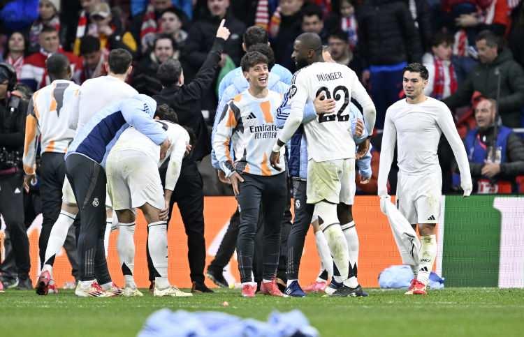 <p>Real Madrid penaltı atışlarında rakibini 4-2 mağlup edip çeyrek finale kaldı.</p>
