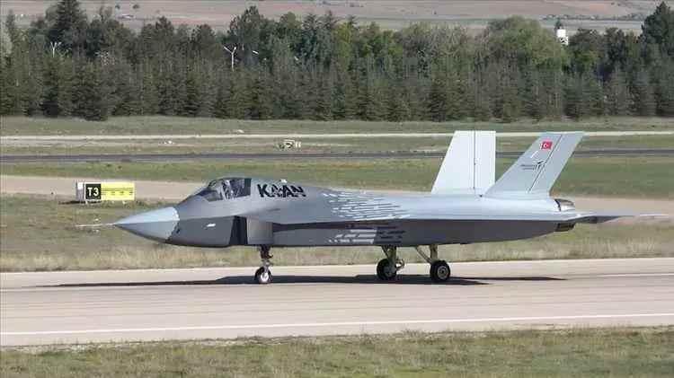 <p><strong><em>Analiz yazısında birim başı maliyetinin 100 milyon dolar civarında olması beklenen Kaan için şu yorumlarda bulunuldu:</em></strong></p>
<p> </p>