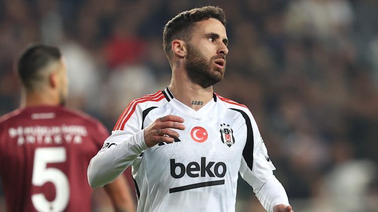 <p><strong>RAFA SİLVA'YA DEV TEKLİF</strong></p>
<p> </p>
<p>Beşiktaş'tan yıllık 6 milyon euro kazanan <strong>Rafa Silva'ya </strong>İngiliz temsilcileri talip oldu.</p>