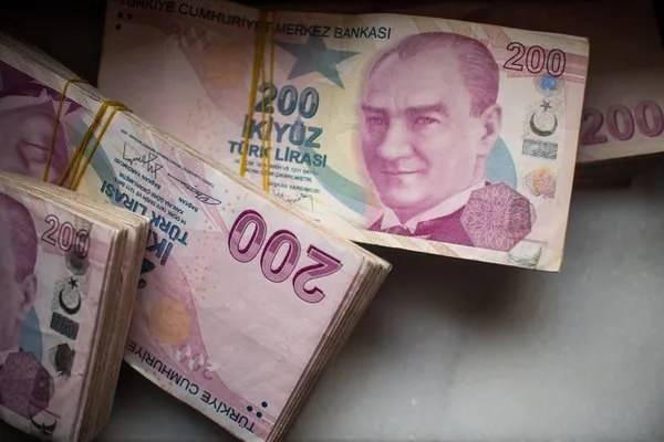 <p><strong>ORTALAMA MAAŞ 150.000 TL-</strong></p>

<p> </p>

<p>Elektrikli araç sektöründe faaliyet gösteren bir şirketin CEO'su ise bu alandaki büyümeyi şöyle yorumluyor: <strong>"Şirketimizde bir elektrikli araç teknisyeni 90 bin TL maaş alıyor. Beş yıl önce böyle bir pozisyonun varlığı bile tartışmalıydı, ama şimdi en çok ihtiyaç duyduğumuz alanlardan biri oldu."</strong> </p>

