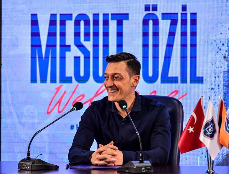 <p><span style="color:rgb(0, 0, 0)">Önce futbol üzerine gençlerle sohbet eden Özil, ardından ise neden siyasete girdiğinden bahsetti.</span></p>
