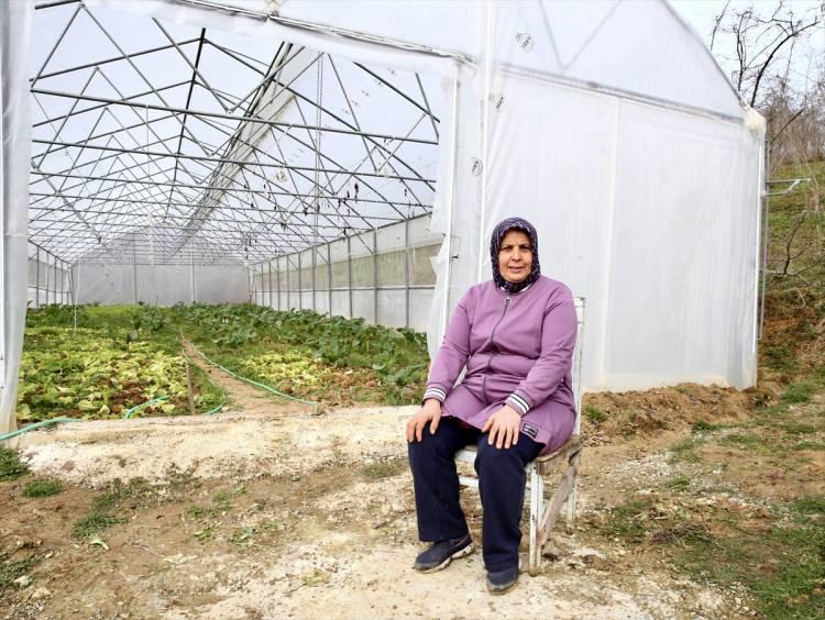 <p>Şerife Özcan, seracılık ve üretim teknikleri konusunda kendilerine destek veren<strong> İl Tarım ve Orman Müdürlüğü</strong> yetkililerine teşekkür etti.</p>