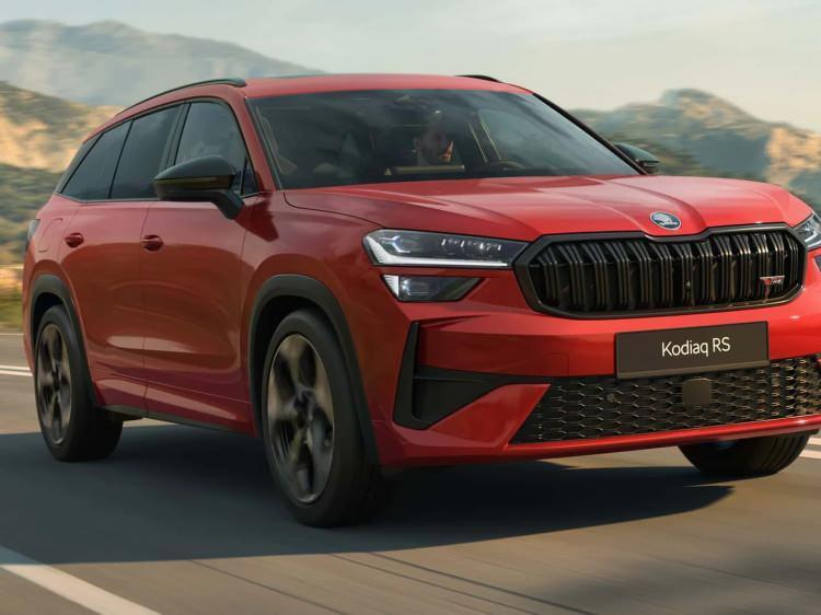 <p><strong>SKODA KODİAQ FİYAT LİSTESİ MART 2025</strong></p>
<p> </p>
<p>Yeni <strong>Škoda Kodiaq </strong>Premium 1.5 TSI mHEV 150 PS DSG 2.899.900 TL</p>
<p> </p>
<p>Yeni <strong>Škoda Kodiaq </strong>Prestige 1.5 TSI mHEV 150 PS DSG 3.349.900 TL</p>
<p> </p>
<p> </p>