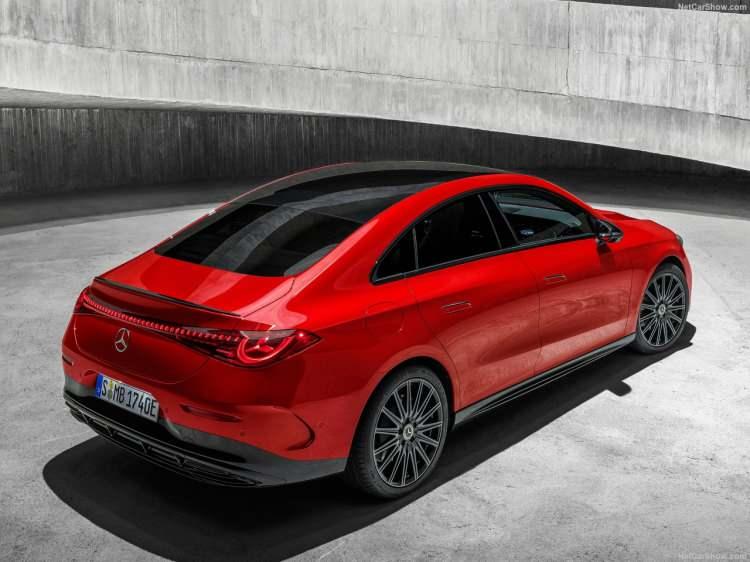 <p>CLA 350 4Matic with EQ Technology ise çift elektrik motoruyla 349 beygir güç üretiyor.</p>
