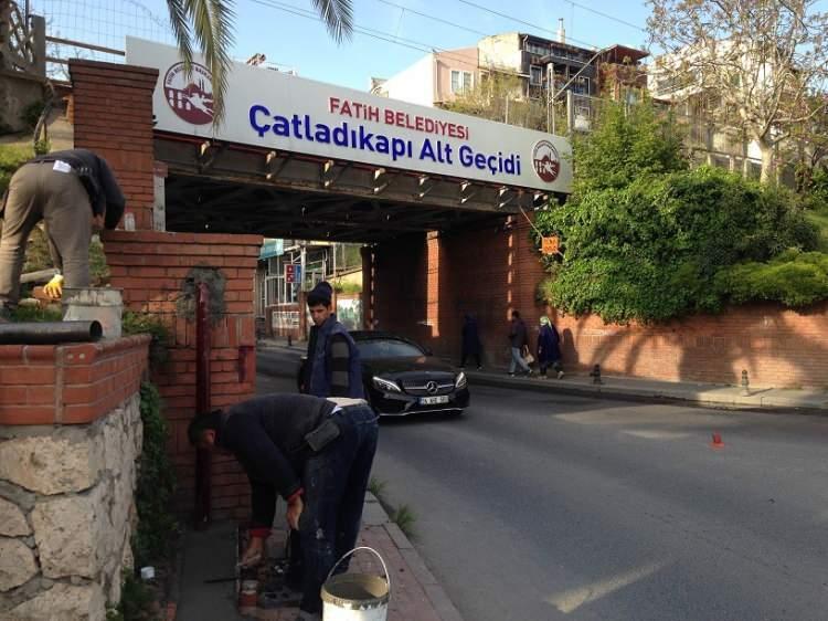 <p><strong>ÇATLADIKAPI</strong></p>
<p><strong>Ulusal Hava Kalite İzleme Ağı</strong></p>
<p><strong>Çatladıkapı - 45 - İYİ</strong></p>
<p><strong>İBB'nin Hava Kalitesi İzleme Merkezi</strong></p>
<p><strong>(Trafik) - 38 - İYİ</strong></p>
<p> </p>