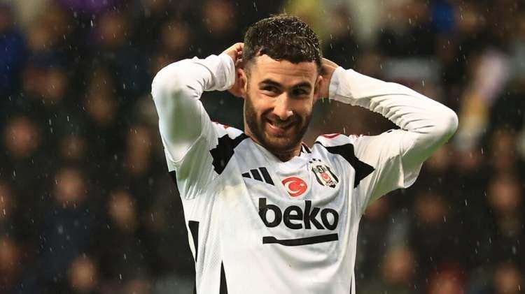 <p>Portekizli süper yıldızı gözüne kestiren <strong>Tottenham'ın Rafa Silva </strong>için Beşiktaş'a 10 milyon euro teklif yaptığı ancak Beşiktaş yönetiminin bu teklifi reddettiği öğrenildi</p>

<p> </p>
