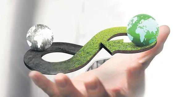 <p>Son 3 yılda Türkiye'de yeşil ekonomiye yatırımlar 150 kat artarak 8 milyar doları aştı. Küresel ölçekte ise yeşil ekonomi ve enerji dönüşümüne ayrılan fonlar 2 trilyon doları geçti.</p>
