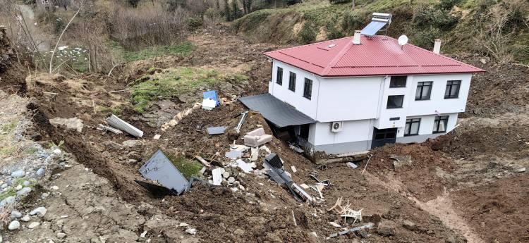 <p><strong>"Şehir şebekesinde kaçaklar vardı. Evin alt tarafında su geçti. </strong></p>