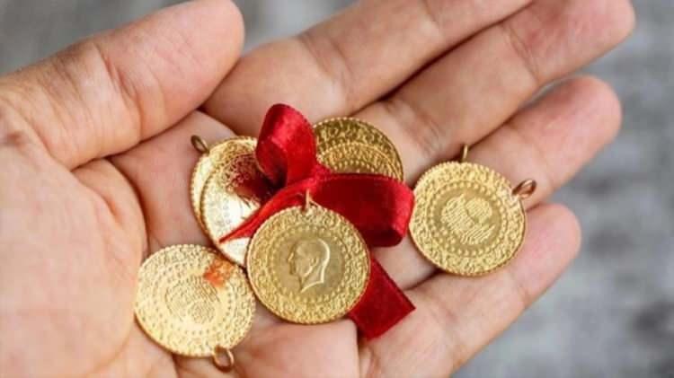 <p><strong>ALTIN NE ZAMAN ALINIR?</strong></p>
<p> </p>
<p>Trump’ın yeni söylemleriyle birlikte 2.920 dolar seviyesine kadar yükselen bir ons altın var karşımızda. Beklentim yine negatif yönde devam ediyor. Bu fiyatlardan ons altın kesinlikle almam. Ne zaman ki 2.800 dolar seviyesinin altına sarkar o zaman pozisyon alırım."</p>