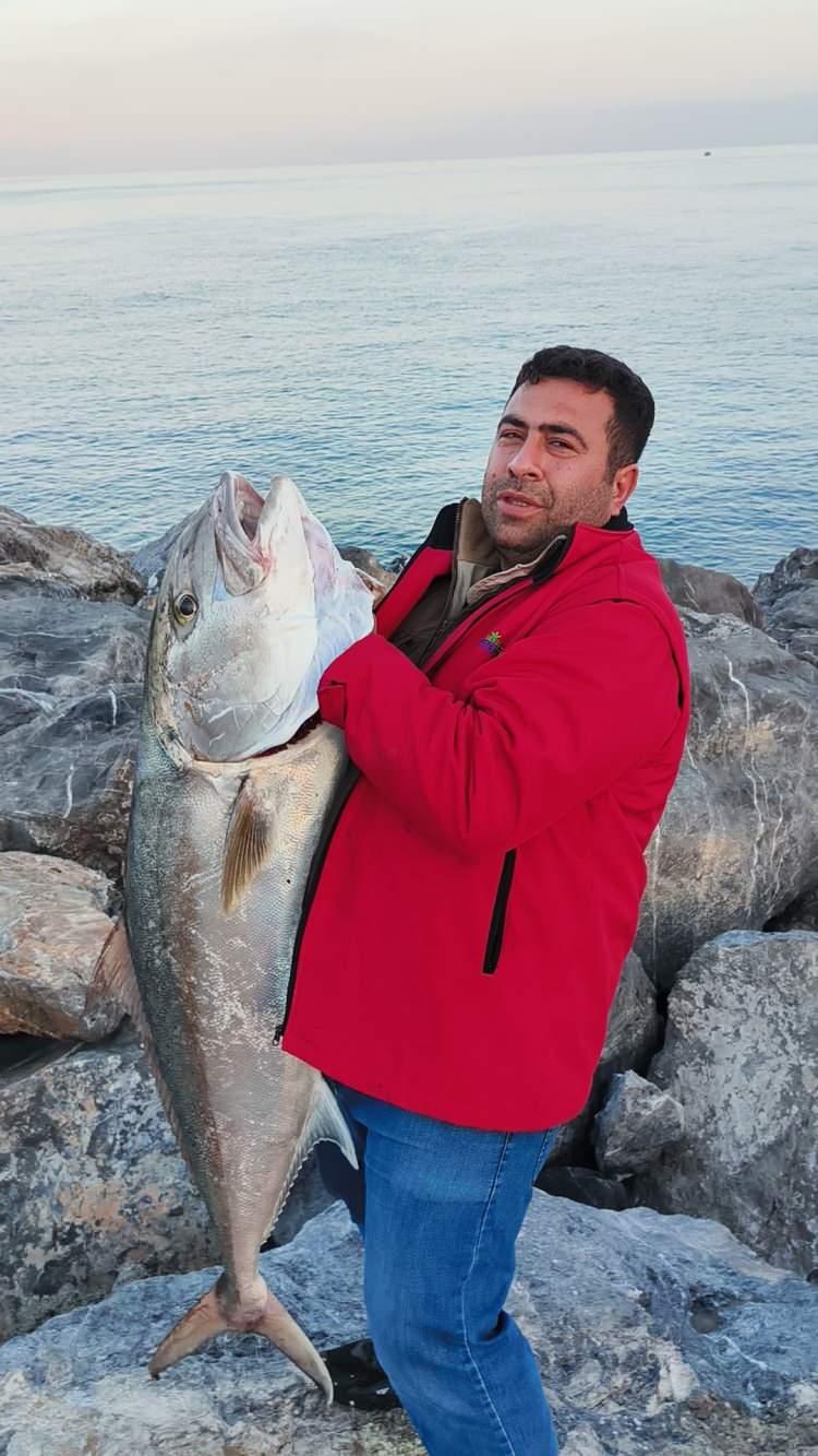 <p>Yakaladığı akya balığını İskenderun ilçesinde bir işletmeye satan Mehmet Çalbaş, "Amatör balıkçılık yapıyorum ilk defa böyle bir balıkla karşılaşıyorum. Kısmetimizde bu varmış çok şükür. Oltayla yaklaşık her balık için yarım saat uğraştık bu uğraşların sonunda kısmetimizi aldık çok şükür. </p>