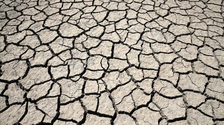 <p>Yani son bir ayda yaklaşık 24 milyon 370 bin metreküp su kaybı yaşandı.</p>