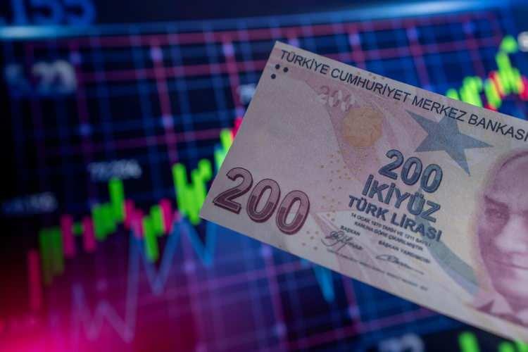<p>Rakam, bugün netleşecek. Mevcutta 3 bin lira olan bayram ikramiyesinin, yüzde 33'lük artışla, 4 bin lira olması öngörülüyor. Emekli ikramiyesinde artış için yasal düzenleme gerekiyor</p>