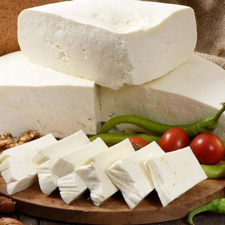 <p><strong>GENEL KATEGORİLERE GÖRE TÜRK PEYNİRLERİ </strong></p>
<p><span style="color:#B22222"><strong>1. Beyaz Peynir Çeşitleri</strong></span><br />
- Edirne Beyaz Peyniri<br />
- Trakya Beyaz Peyniri<br />
- Klasik Beyaz Peynir</p>