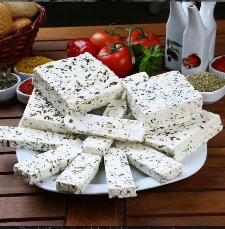 <p><strong>Otlu Peynirler</strong><br />
- Van Otlu Peyniri<br />
- Bitlis Otlu Peyniri<br />
- Siirt Otlu Peyniri<br />
- Mardin Otlu Peyniri<br />
- Hakkari Otlu Peyniri</p>