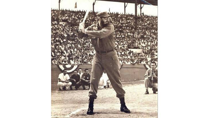 <p><strong><span style="color:#B22222">FIDEL CASTRO HAVANA'DA BEYZBOL OYNARKEN</span>  |  1959</strong></p>

<p> </p>

<p>Eski Küba Başkanı</p>
