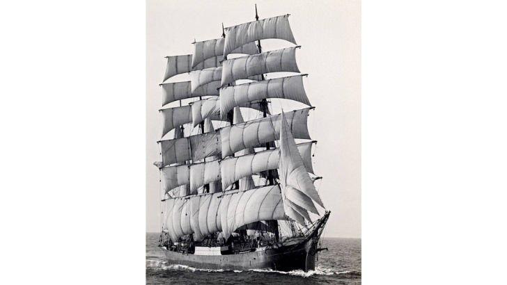 <p><span style="color:#B22222"><strong>DÜNYANIN SON TİCARİ YELKENLİ GEMİSİ</strong></span></p>

<p> </p>

<p>Dünyanın son ticari yelkenli gemisi The Pamir, Cape Horn'u 1949'da son kez geçerken.</p>
