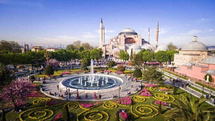 <p> Beklenen İstanbul depremiyle ilgili uzman isim peş peşe açıklamalarda ve uyarılarda bulunurken beklenen depremin 7 büyüklüğünden fazla olacağını belirtiyor. </p>